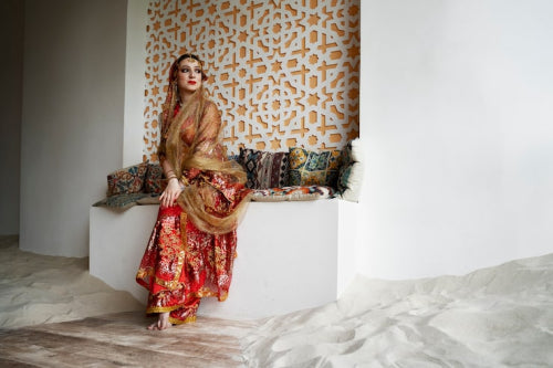Handwoven Sarees Adapt to Contemporary Wardrobes