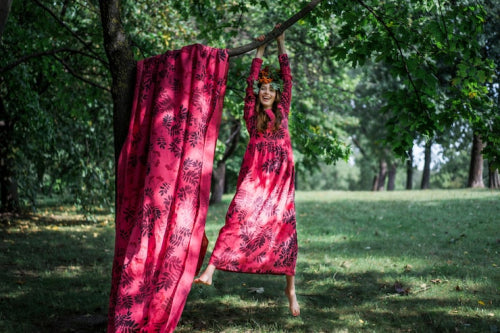 Linen and Cotton Fabrics as Sustainable Alternatives
