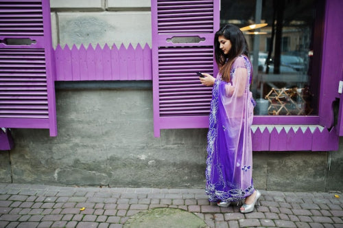 Linen Sarees Emerge as Summer Essentials for Urban Professionals