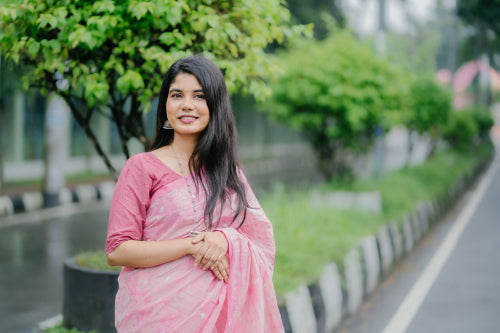 Lightweight Linen Sarees Perfect for India's Hot Climate