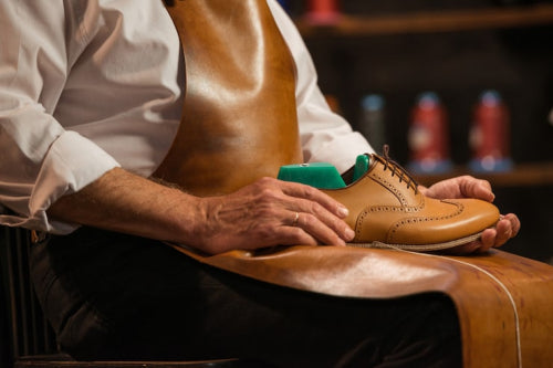 Artisanal Leather Juttis Evolve with Urban Footwear Trends