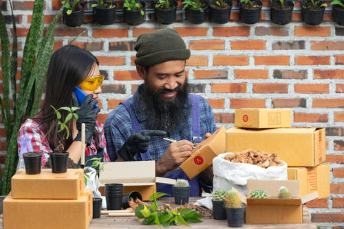 How Buyers Compare Handmade and Mass-Produced Alternatives