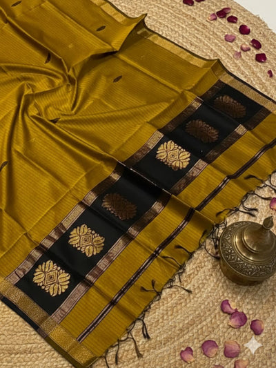 Indiehaat | Maheshwari Silk Zari Weaving Suit Black