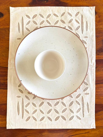 Indiehaat | Applique Cotton Table Runner & Mat Set White