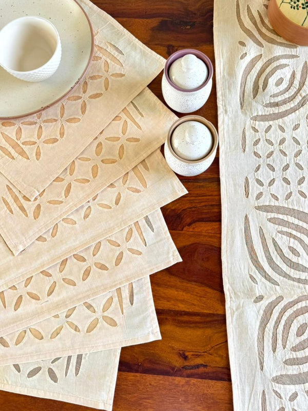 Indiehaat | Applique Cotton Table Runner & Mat Set Peach