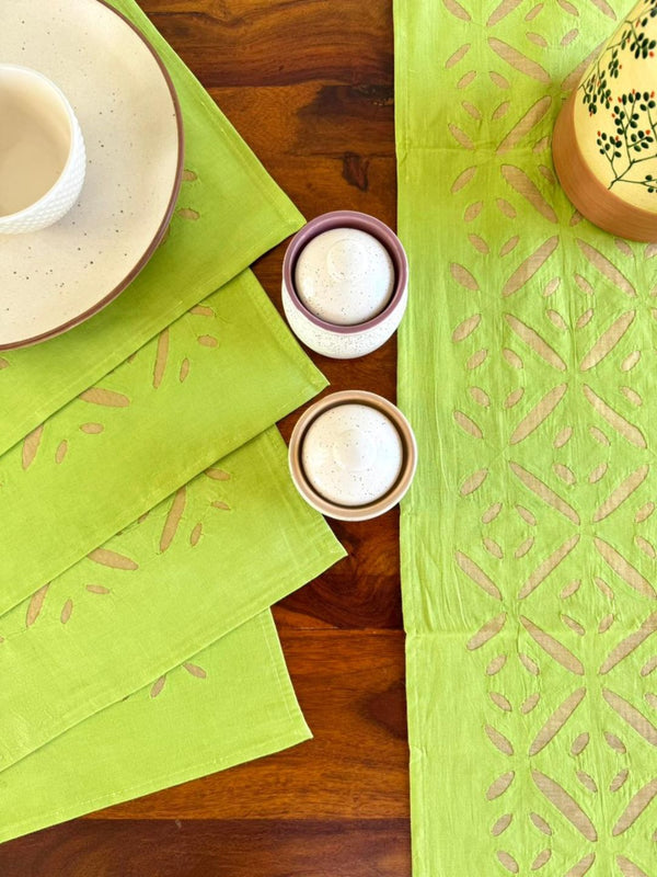 Indiehaat | Applique Cotton Table Runner & Mat Set Green