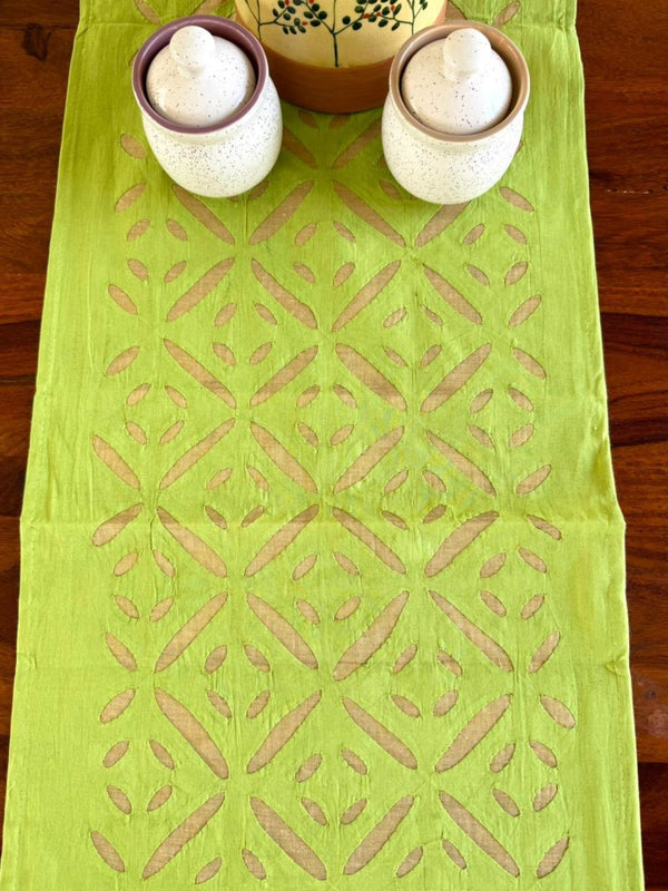 Indiehaat | Applique Cotton Table Runner & Mat Set Green